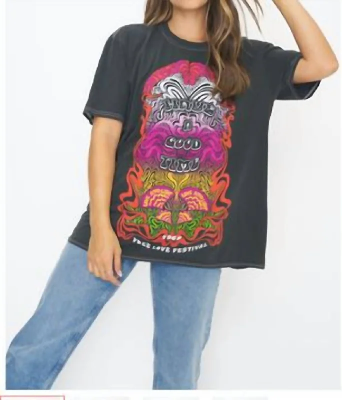 Chic And Comfortable Good Times Oversized Tee In Black