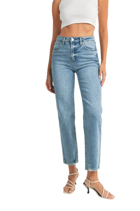 Fashionista Favorites Sydney Straight Leg Jeans In Medium Denim